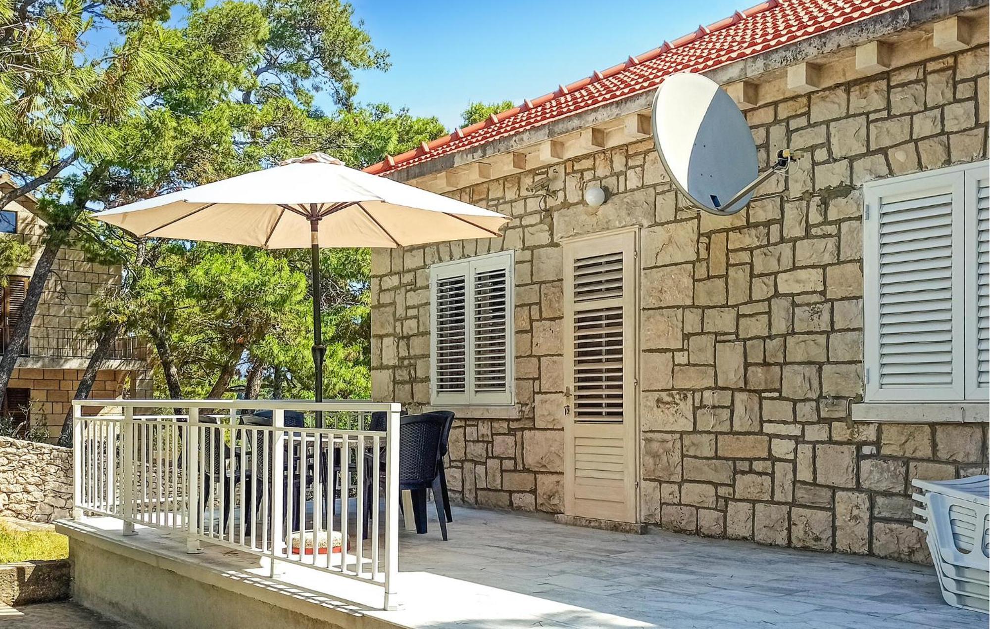Amazing Apartment In Lumbarda With Kitchen Exterior foto